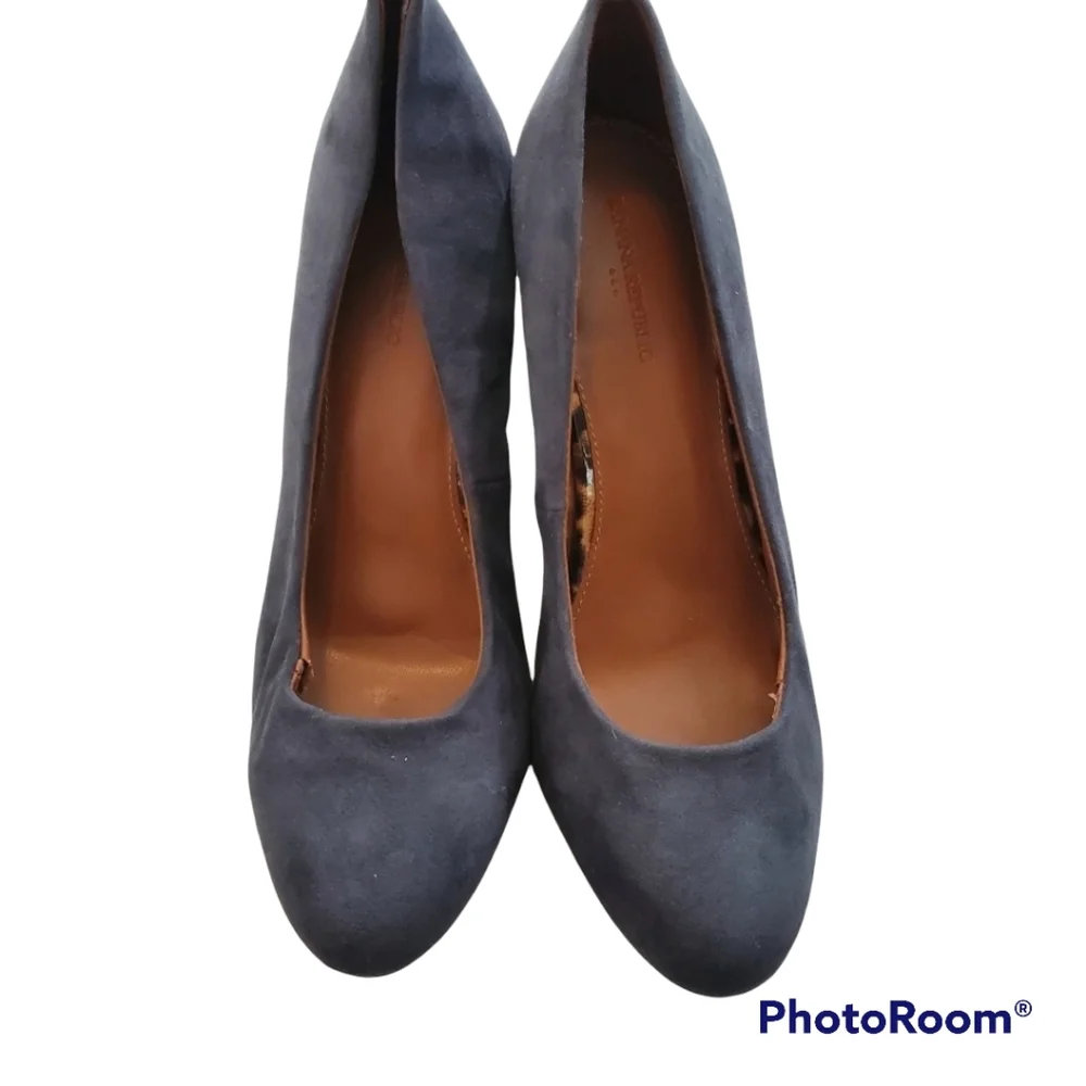 Banana‎ republic gray suede wedge close toed heel size 9